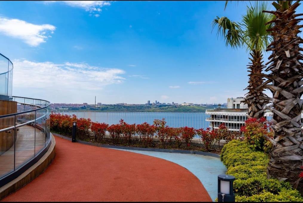 Golden Stones House Sea And Lake View Istanbul Exterior photo